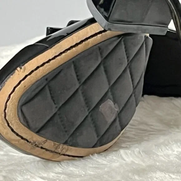 CHANEL Black Patent Leather CC Scrunch Block Heel Pumps EU Size 36, US Size 6 - Picture 14 of 15